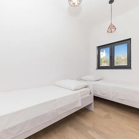 Beautiful In Okrug Gornji With Sauna Trogir