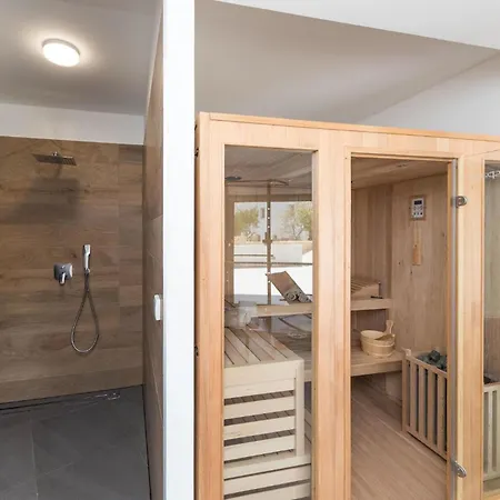 Beautiful In Okrug Gornji With Sauna Trogir